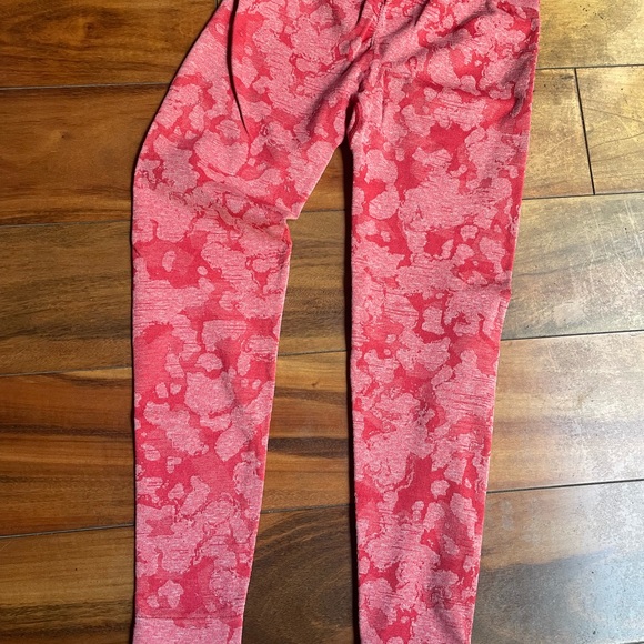 Gymshark Adapt Seamless Red Camo Leggings - Picture 2 of 4